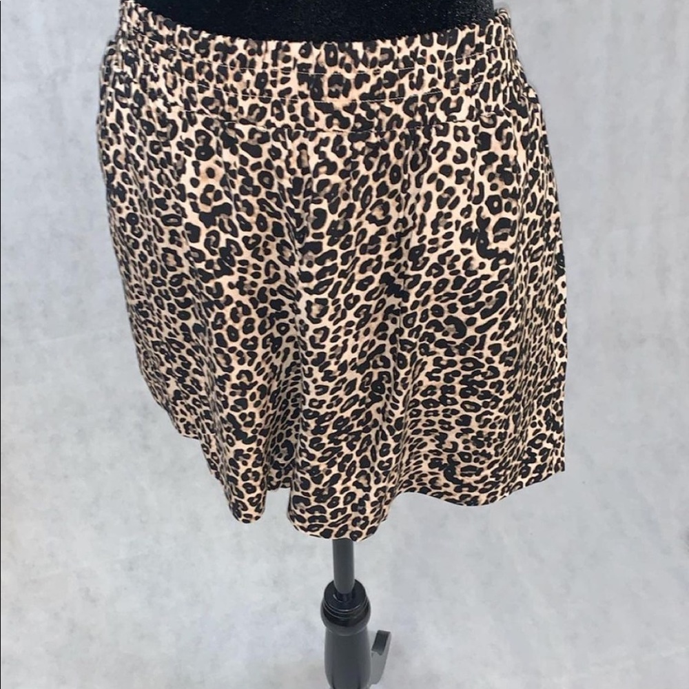Leopard print shorts with pockets size Large.